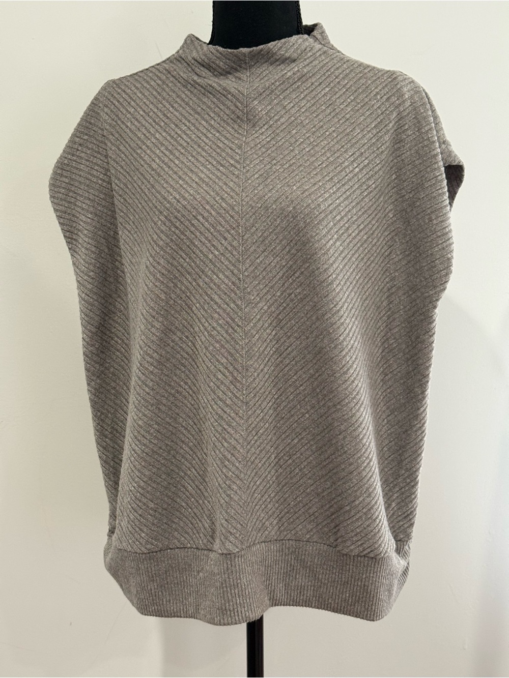 Democracy Ribbed Mock Neck Sleeveless Sweater in Gray